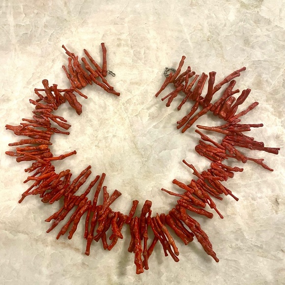 Coral twig statement necklace - Picture 2 of 16